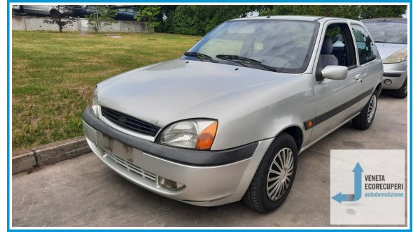 FORD FIESTA DX del 2000 parti usate e ricambi
