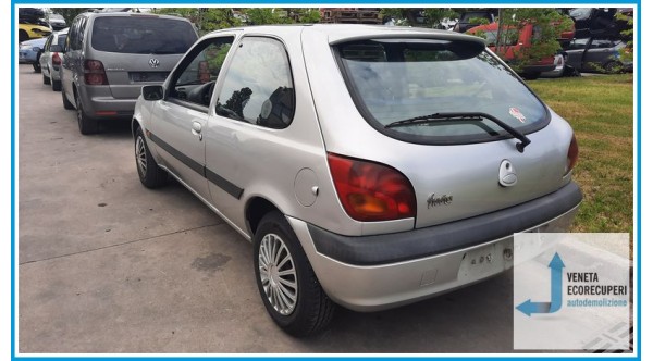 FORD FIESTA DX del 2000 parti usate e ricambi