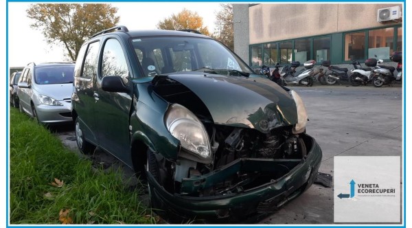 TOYOTA YARIS VERSO  del 2005 parti usate e ricambi - Tipo Motore 2NZFE