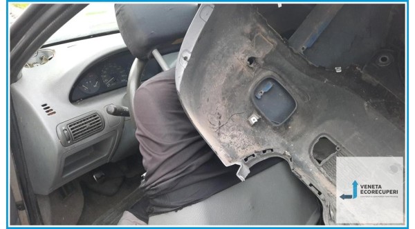 FIAT PUNTO 1a Serie  del 1996 parti usate e ricambi - Tipo Motore 176B2000