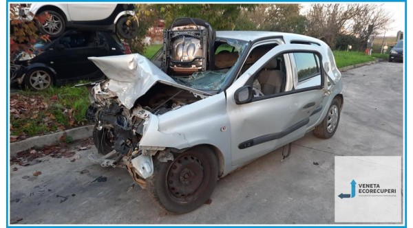 RENAULT CLIO 2a Serie  del 2004 parti usate e ricambi - Tipo Motore D7FG7