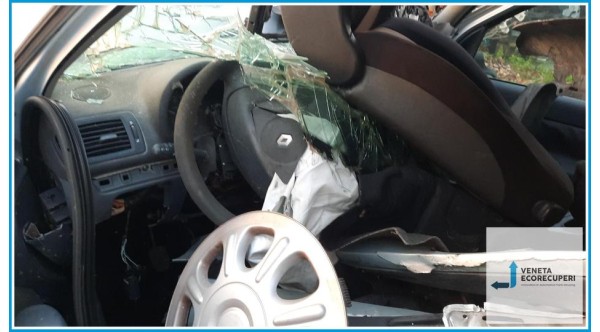 RENAULT CLIO 2a Serie  del 2004 parti usate e ricambi - Tipo Motore D7FG7