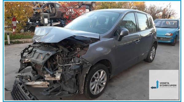 RENAULT SCENIC 3a Serie  del 2010 parti usate e ricambi - Tipo Motore K4MR8