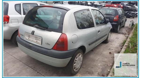 RENAULT CLIO 2a Serie  del 2001 parti usate e ricambi - Tipo Motore D7FG7