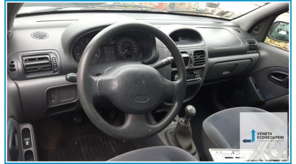 RENAULT CLIO 2a Serie  del 2001 parti usate e ricambi - Tipo Motore D7FG7