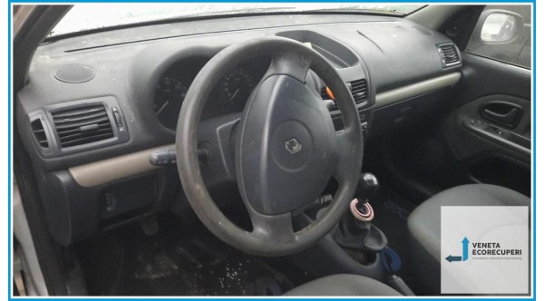 RENAULT CLIO 2a Serie  del 2004 parti usate e ricambi - Tipo Motore K9KA7