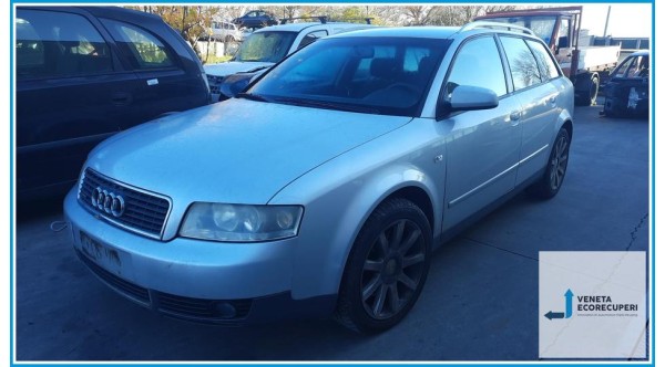 AUDI A4 8E del 2002 parti usate e ricambi - Tipo Motore AKE