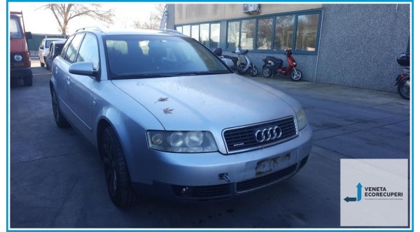 AUDI A4 8E del 2002 parti usate e ricambi - Tipo Motore AKE