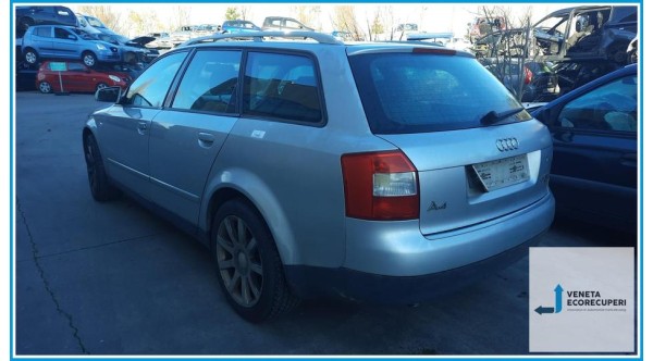 AUDI A4 8E del 2002 parti usate e ricambi - Tipo Motore AKE