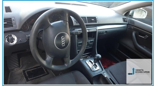 AUDI A4 8E del 2002 parti usate e ricambi - Tipo Motore AKE