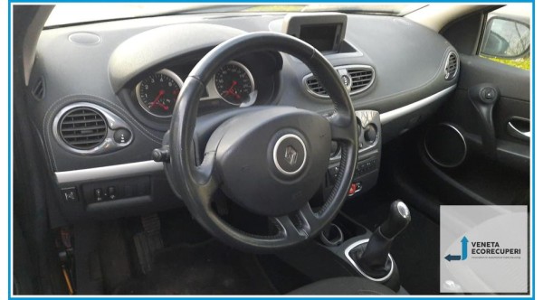 RENAULT CLIO 3a Serie  del 2010 parti usate e ricambi - Tipo Motore D4FD7