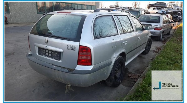 SKODA OCTAVIA 1U del 2001 parti usate e ricambi - Tipo Motore ALH