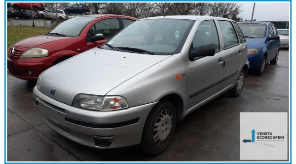 FIAT PUNTO 1a Serie  del 1999 parti usate e ricambi - Tipo Motore 176B9000