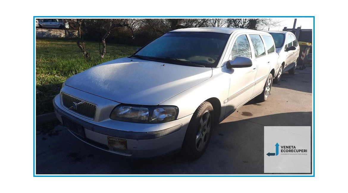 VOLVO V70/XC70  del 2003 parti usate e ricambi - Tipo Motore D5244T