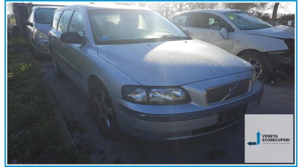VOLVO V70/XC70  del 2003 parti usate e ricambi - Tipo Motore D5244T