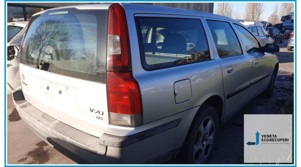 VOLVO V70/XC70  del 2003 parti usate e ricambi - Tipo Motore D5244T