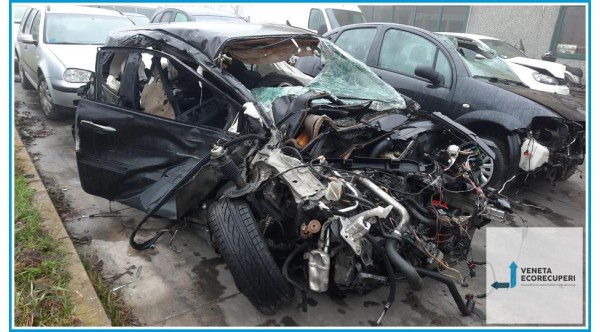 RENAULT MEGANE 2a Serie  del 2004 parti usate e ricambi - Tipo Motore K9KF7