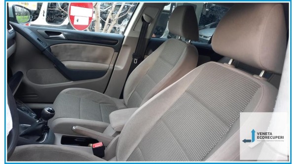 VOLKSWAGEN GOLF 5K/AJ del 2009 parti usate e ricambi - Tipo Motore CHG