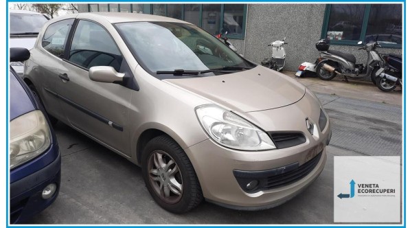 RENAULT CLIO 3a Serie  del 2006 parti usate e ricambi - Tipo Motore D4FD7