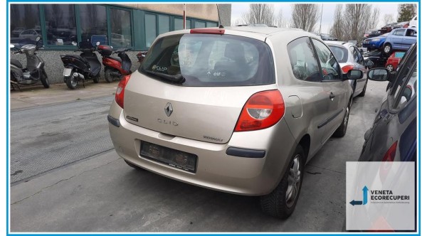 RENAULT CLIO 3a Serie  del 2006 parti usate e ricambi - Tipo Motore D4FD7