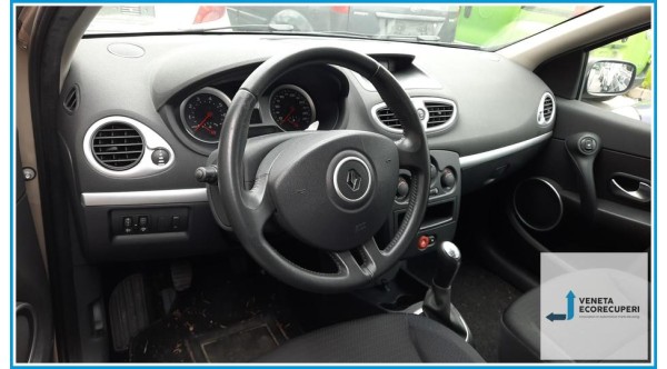 RENAULT CLIO 3a Serie  del 2006 parti usate e ricambi - Tipo Motore D4FD7