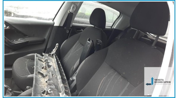 PEUGEOT 208  del 2013 parti usate e ricambi - Tipo Motore 8H01
