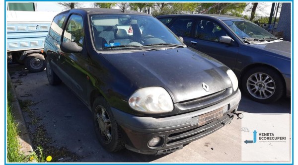 RENAULT CLIO 2a Serie  del 2000 parti usate e ricambi - Tipo Motore K7JA7