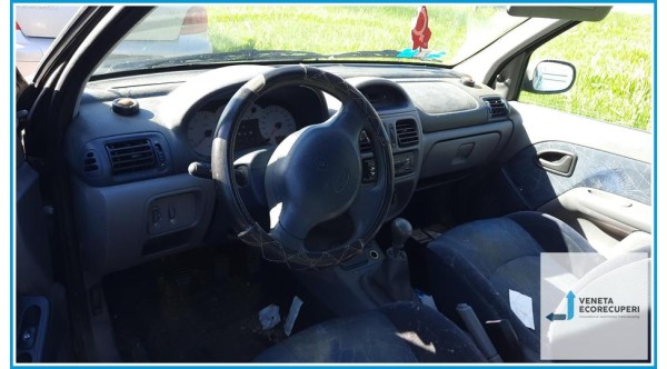 RENAULT CLIO 2a Serie  del 2000 parti usate e ricambi - Tipo Motore K7JA7
