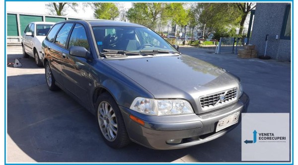 VOLVO V40  del 2004 parti usate e ricambi - Tipo Motore D4192T3