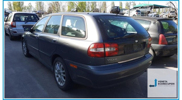 VOLVO V40  del 2004 parti usate e ricambi - Tipo Motore D4192T3