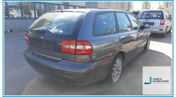 VOLVO V40  del 2004 parti usate e ricambi - Tipo Motore D4192T3