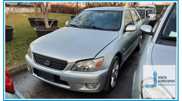 LEXUS IS 1a Serie  del 2002 parti usate e ricambi