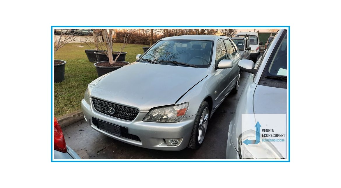 LEXUS IS 1a Serie  del 2002 parti usate e ricambi