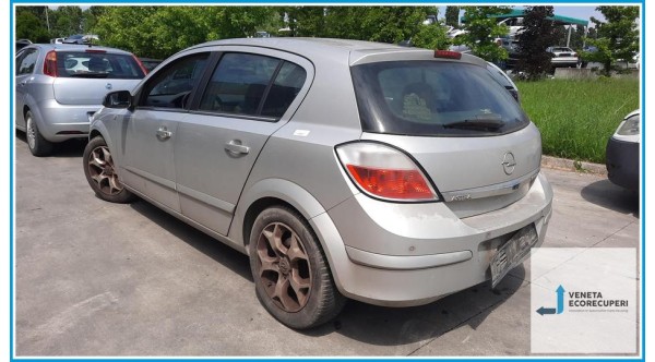 OPEL ASTRA A04 del 2004 parti usate e ricambi - Tipo Motore Z16XEP