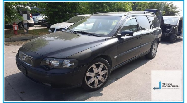 VOLVO V70/XC70  del 2004 parti usate e ricambi - Tipo Motore D5244T