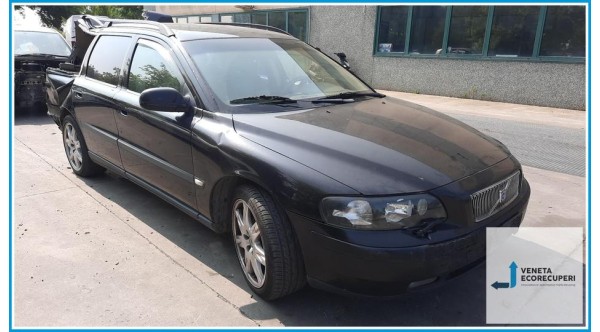 VOLVO V70/XC70  del 2004 parti usate e ricambi - Tipo Motore D5244T
