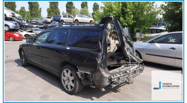 VOLVO V70/XC70  del 2004 parti usate e ricambi - Tipo Motore D5244T