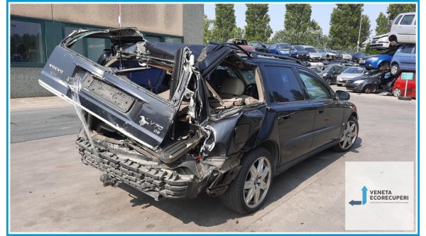 VOLVO V70/XC70  del 2004 parti usate e ricambi - Tipo Motore D5244T