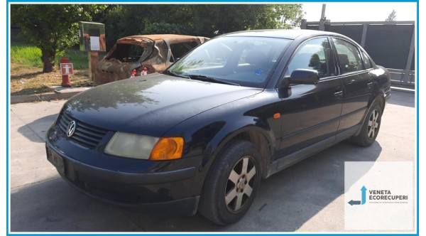 VOLKSWAGEN PASSAT 3B del 1997 parti usate e ricambi - Tipo Motore ADR