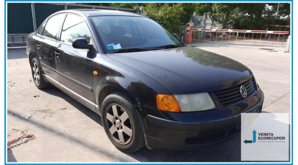 VOLKSWAGEN PASSAT 3B del 1997 parti usate e ricambi - Tipo Motore ADR