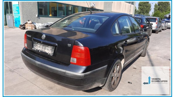 VOLKSWAGEN PASSAT 3B del 1997 parti usate e ricambi - Tipo Motore ADR