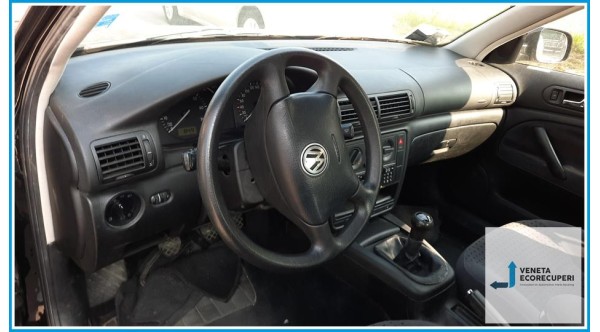 VOLKSWAGEN PASSAT 3B del 1997 parti usate e ricambi - Tipo Motore ADR