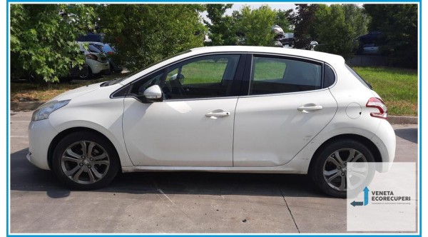 PEUGEOT 208  del 2014 parti usate e ricambi - Tipo Motore 8F02