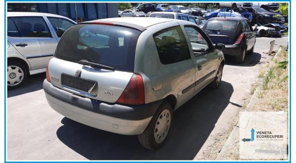 RENAULT CLIO 2a Serie  del 2000 parti usate e ricambi - Tipo Motore D7FD7