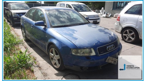 AUDI A4 8E del 2001 parti usate e ricambi - Tipo Motore AKE