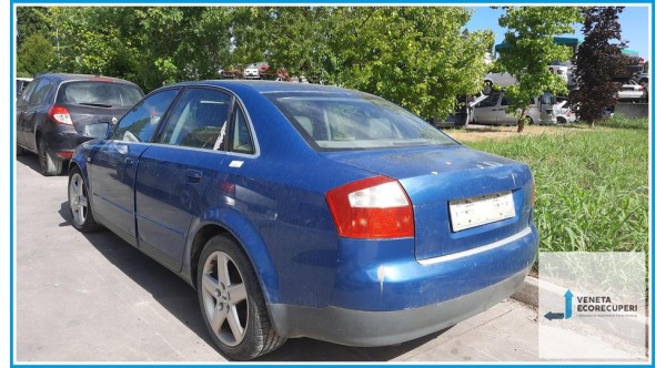 AUDI A4 8E del 2001 parti usate e ricambi - Tipo Motore AKE