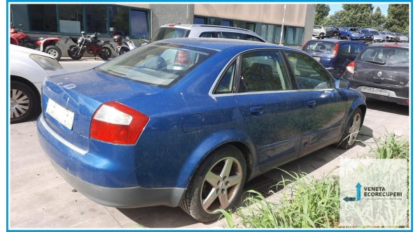 AUDI A4 8E del 2001 parti usate e ricambi - Tipo Motore AKE