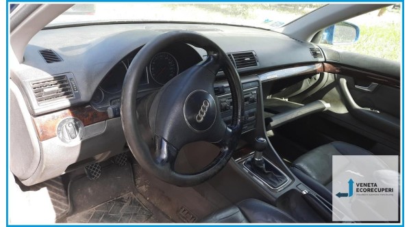 AUDI A4 8E del 2001 parti usate e ricambi - Tipo Motore AKE