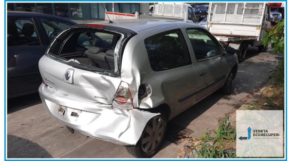 RENAULT CLIO 2a Serie  del 2006 parti usate e ricambi - Tipo Motore D7FG7