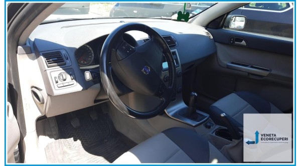 VOLVO V50  del 2004 parti usate e ricambi - Tipo Motore D4204T